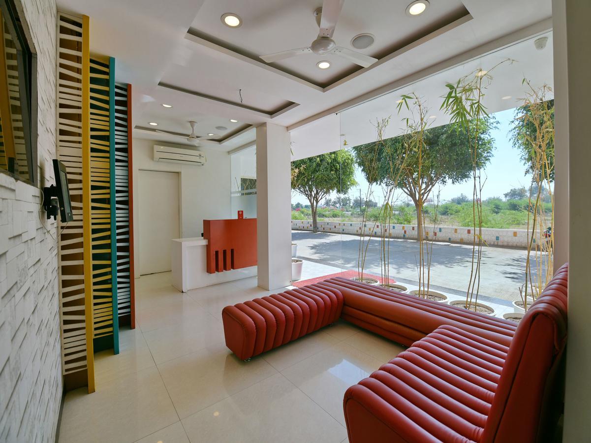 โอโย 963 โฮเต็ล รุมายา Hotel อุจเจน ภายนอก รูปภาพ